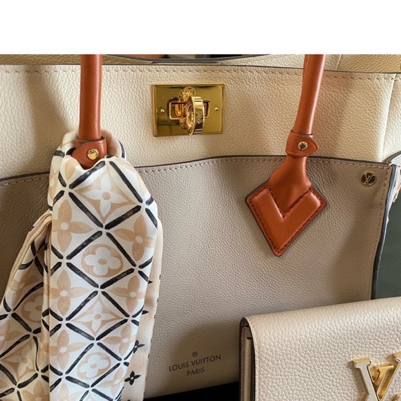 Louis Vuitton Monogram Tuffetege OMS MM and Taurillon leather Capucines Wallwt - Picture 3 of 6